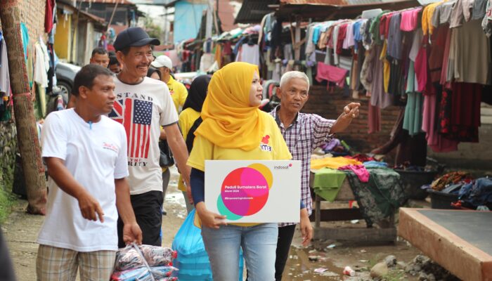 Peduli Tanggap Darurat Banjir Padang, Indosat Salurkan Bantuan