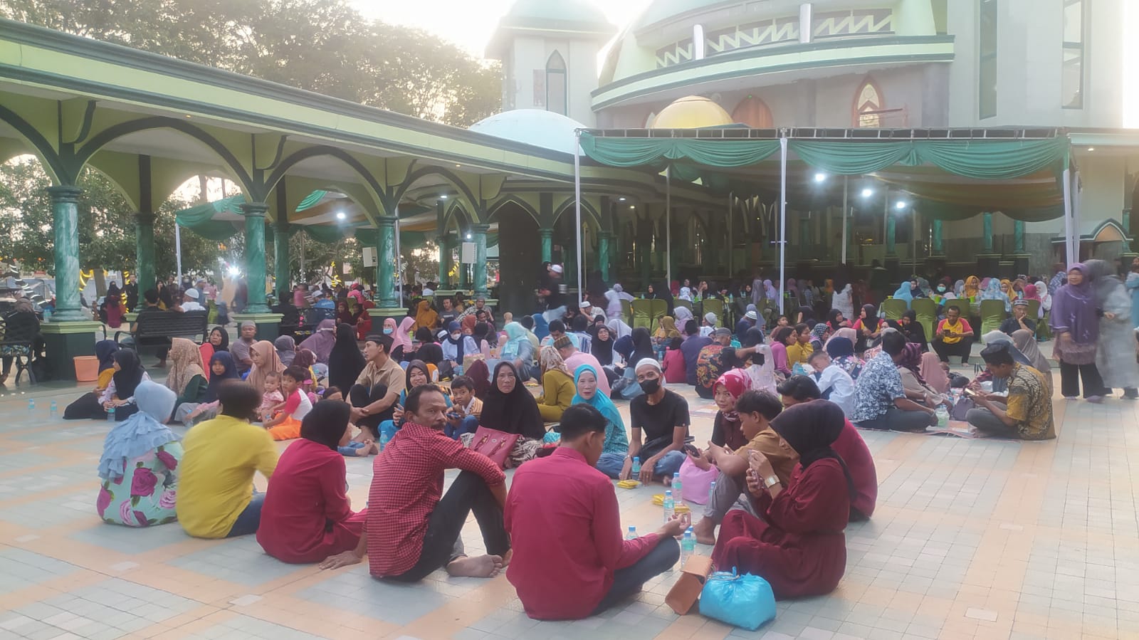 Masjid Al-Musannif Berangsur Ramai Sejak Tarawih Pertama Masjid Al-Musannif Berangsur Ramai Sejak Tarawih Pertama