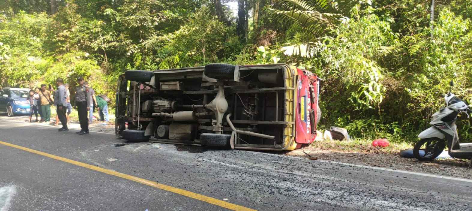 Bus PT Lalupa Karona Terbalik, 10 Penumpang Luka-luka