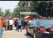 Sukria Rahmi Menangis Histeris Mengadu Ke Jokowi