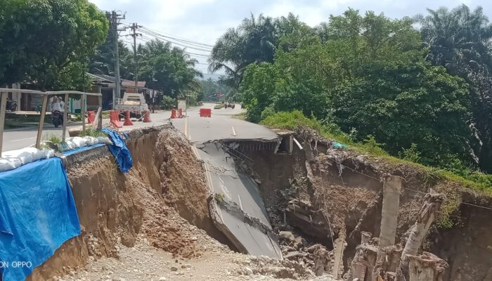 Badan Jalan Longsor Kian Parah Di Subulussalam