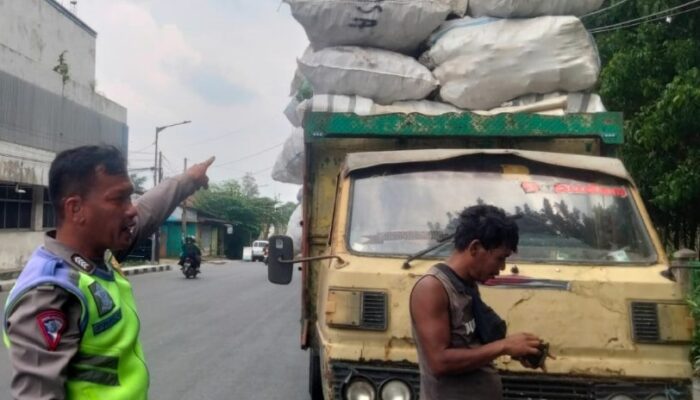 Polres P. Siantar Tindak Langsung Kendaraan ODOL