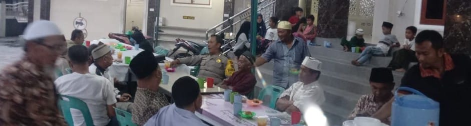Bhabinkamtibmas Polres P. Siantar Buka Puasa Bersama Di Masjid