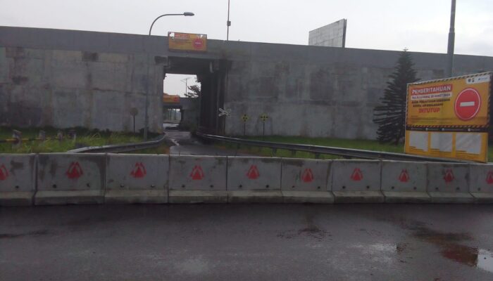 Kurangi Resiko Kecelakaan, Jalan Melewati Lintasan Kereta Api Menuju KNIA Ditutup