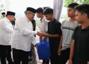 Pj Gubernur Bersama Pj Bupati Aceh Besar Santuni 25 Anak Yatim