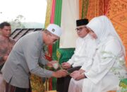 Pemkab Aceh Besar Peusijuek Pj Gubernur Aceh