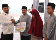 Pj Bupati Aceh Besar Serahkan Bonus Juara MTQ Dan FASI