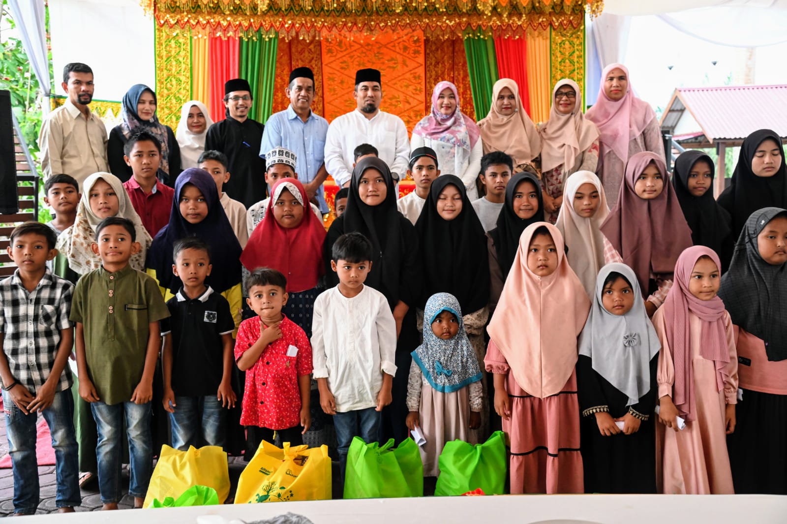 TP PKK Aceh Besar Santuni 40 Anak Yatim Dan Buka Puasa Bersama