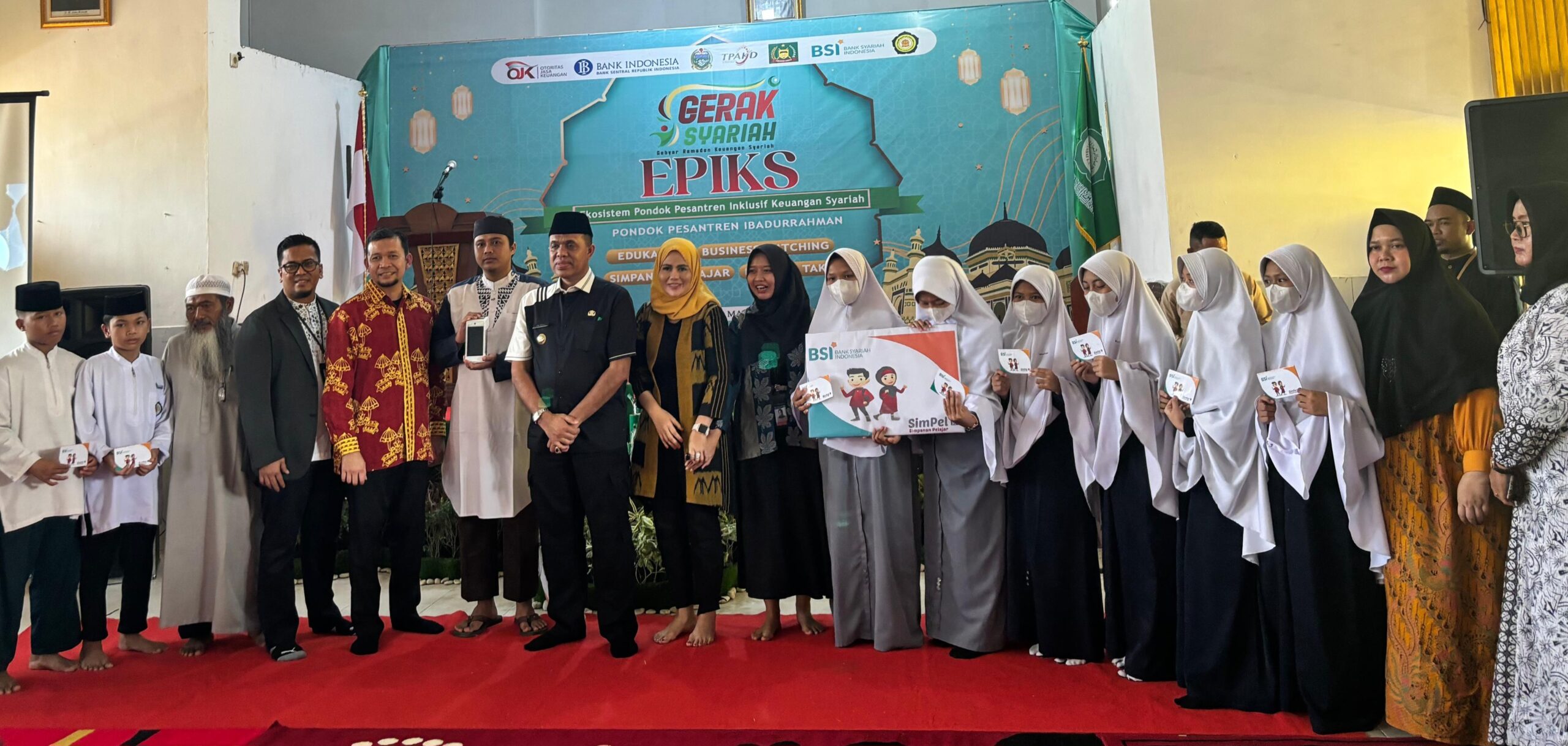 Dalam meningkatkan literasi dan inklusi keuangan kepada lingkungan pondok pesantren, OJK dan TPAKD Kabupaten Langkat menggelar acara EPIKS (Ekosistem Pondok Pesantren Inklusif Keuangan Syariah) yang dilaksanakan di Pondok Pesantren Ibadurrahman Stabat Kabupaten Langkat.