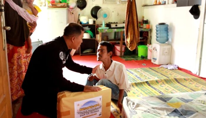 Polresta Banda Aceh Bagikan Paket Ramadan Untuk Disabilitas