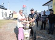 Warga Kuta Cot Glie Terima 430 Paket Ramadan Maybank Islamic