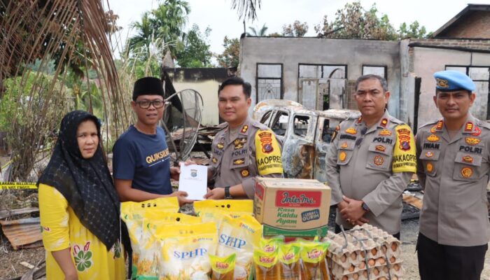 Kapolres Labuhanbatu Salurkan Bantuan Kepada Keluarga Korban Kebakaran