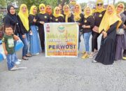 Perwosi Deliserdang Bagikan 500 Takjil Kepada Pengguna Jalan