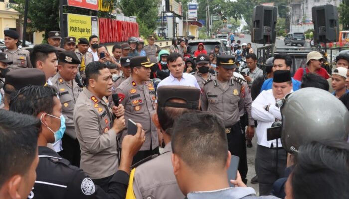 Mahasiswa Dan Pemuda P. Siantar Tuntut DPR RI Gunakan Hak Angket