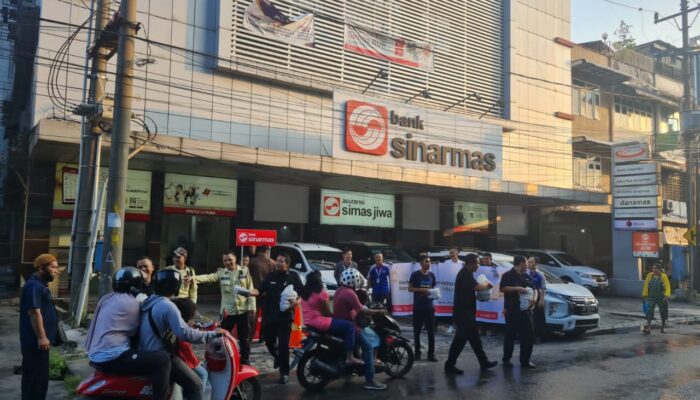 Bank Sinarmas Berbagi Takjil Ramadhan Berkah