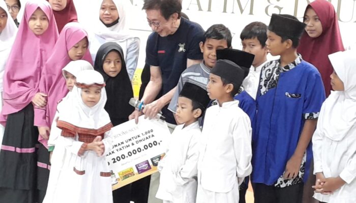 Sido Muncul Berikan Santunan Kepada 1.000 Anak Yatim
