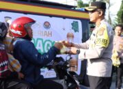 Kapolres Bener Meriah Bagikan Takjil Gratis