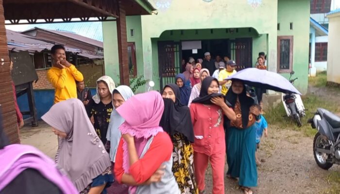 Kepdes Diduga ‘Main Mata’ Dana BLT, Ratusan Warga Sirambas Demo