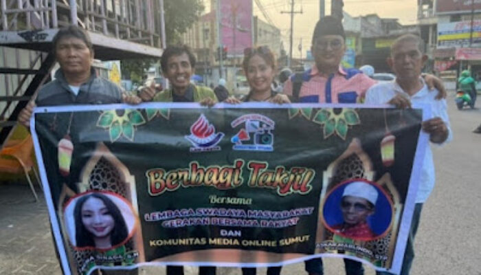 LSM GEBER Dan KMO Sumut Bagikan Takjil Gratis Di Medan