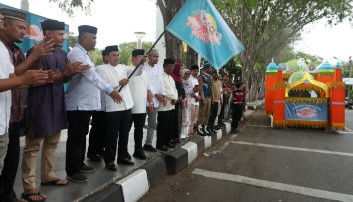 Pj Wali Kota Lepas Kirab Ramadan, Dimeriahkan 9 Unit Mobil Hias