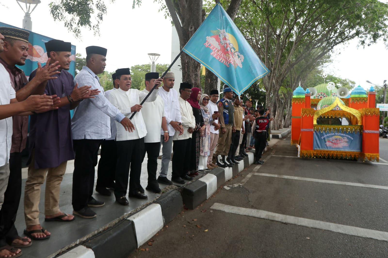 Pj Wali Kota Lepas Kirab Ramadan, Dimeriahkan 9 Unit Mobil Hias