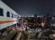 KAI Sesalkan Truk Terobos Pintu Perlintasan