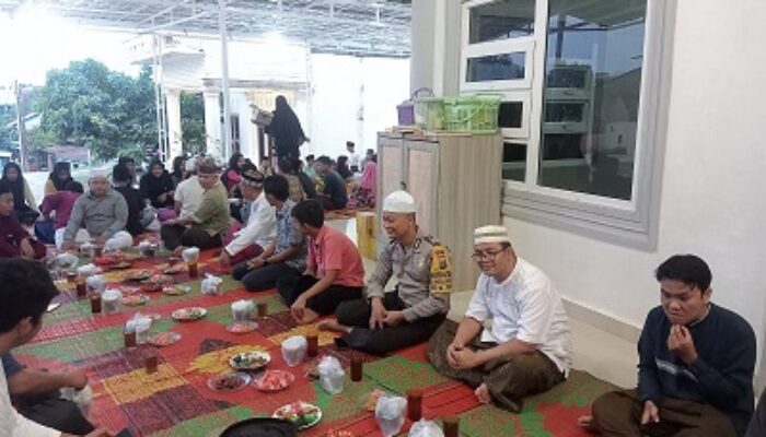 Pererat Silaturahmi, Kapolsek Delitua Buka Puasa Bersama Masyarakat Di Masjid Al Hamid