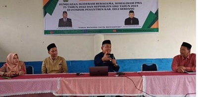 KEPALA Kantor Wilayah Kementerian Agama Provinsi Sumatera Utara, H. Ahmad Qosbi, S.Ag, MM diwakili Kabid Pakis Sumut Dr. H Muksin Batubara, M.Pd saat membuka kegiatan. Waspada/ist