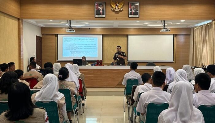 Luhkum Di SMK N 7 Medan, Jaksa Kejati Sumut Ajak Siswa Hindari Narkoba Dan Bijak Bermedia Sosial