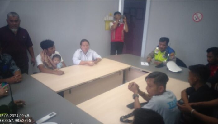 Lantas Polsek Sunggal Selesaikan Lakalantas Beruntun Lewat Mediasi