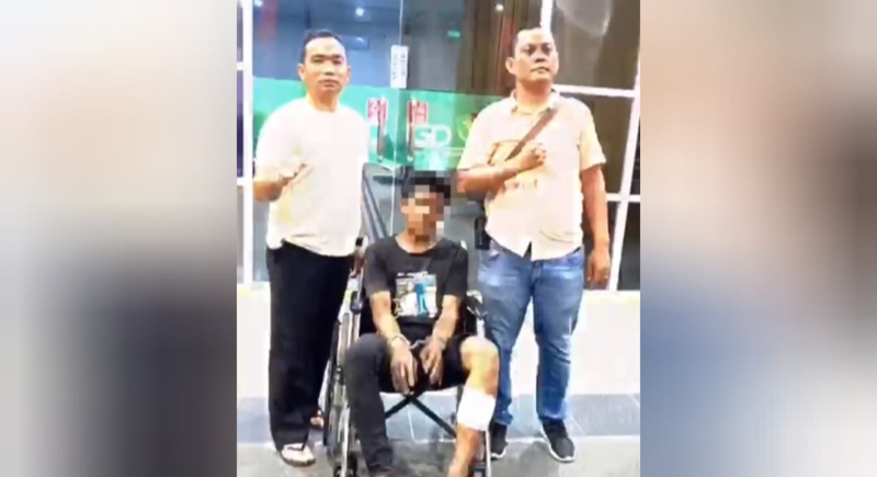 PELAKU pencurian lampu jalan di Jl. Asia Medan diamankan pihak kepolisian. Waspada/Ist