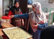 Meski Permintaan Masih Rendah, Namun Pengusaha Kue Kering Tetap Produksi dan Jaga Kualitas