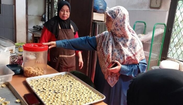 Meski Permintaan Masih Rendah, Namun Pengusaha Kue Kering Tetap Produksi dan Jaga Kualitas