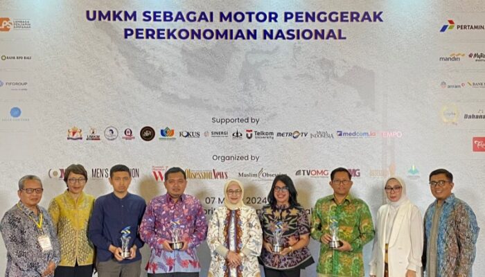 JNE Raih Penghargaan Mitra UMKM Pada UMKM Summit Awards 2024