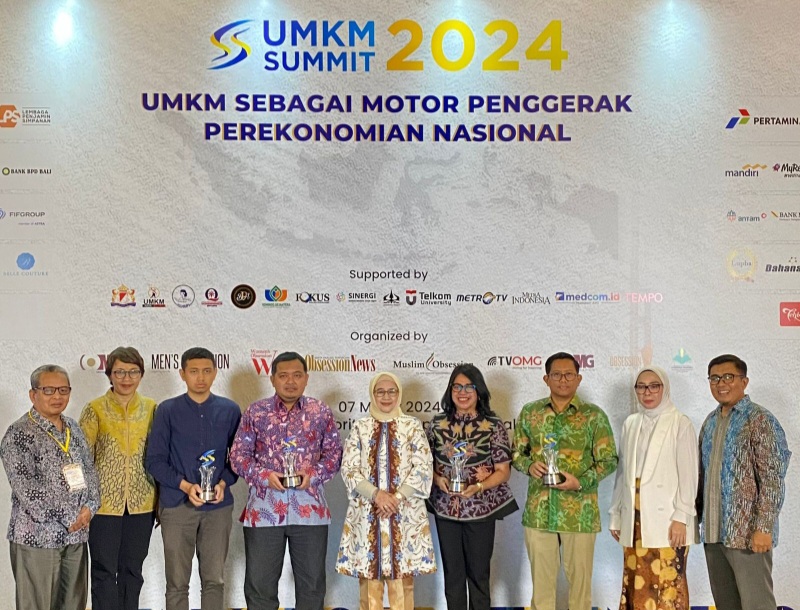 JNE Raih Penghargaan Mitra UMKM Pada UMKM Summit Awards 2024