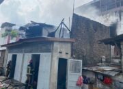 Dua Rumah Jalan AR Hakim Terbakar