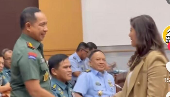 Sosok Meutya Hafid Bikin Penasaran Netizen Usai 4 Jenderal Beri Hormat