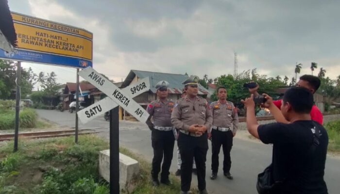 Kanit Lantas Sunggal Imbau Pengendara Kendaraan Bermotor Hati-hati Melewati Perlintasan Kereta Api