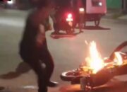 Geng Motor Bentrok Dengan Warga, Sepeda Motor Dibakar