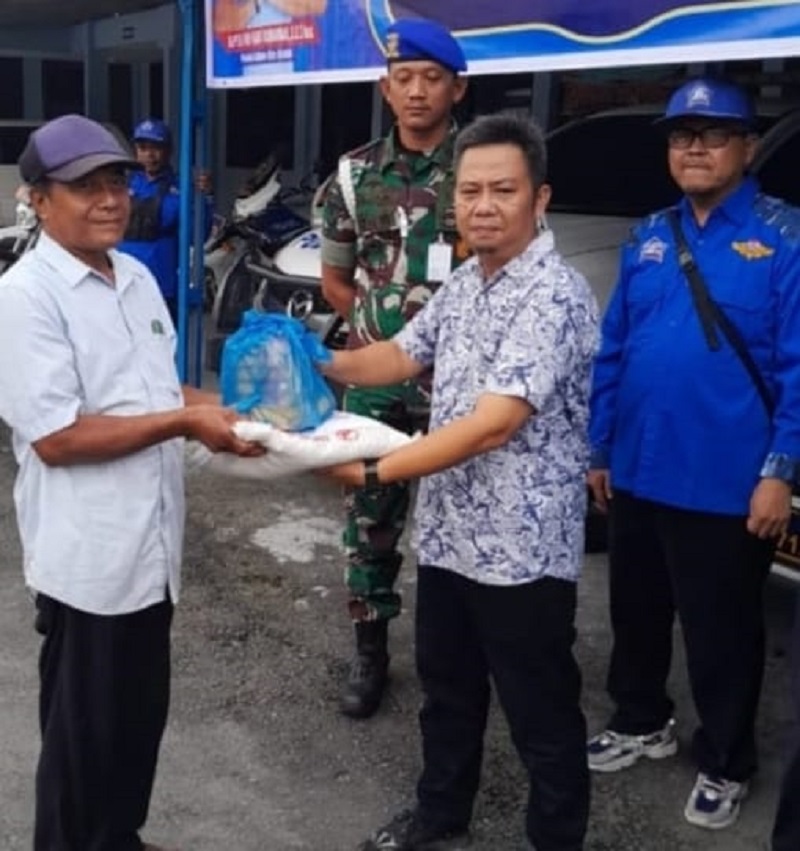 Jalin Silaturahmi, Satkom Wira Waskita POM AU Berbagi Takjil Dan Sembako Jalin Silaturahmi, Satkom Wira Waskita POM AU Berbagi Takjil Dan Sembako