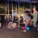 Petugas tim Kepolisian saat melakukan olah TKP di lokasi kebakaran.(Waspada/ist).