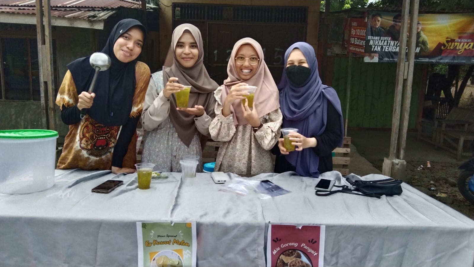 Uji Kemampuan Berwirausaha, Santri Al Mukhlisin Jual Bukaan Puasa