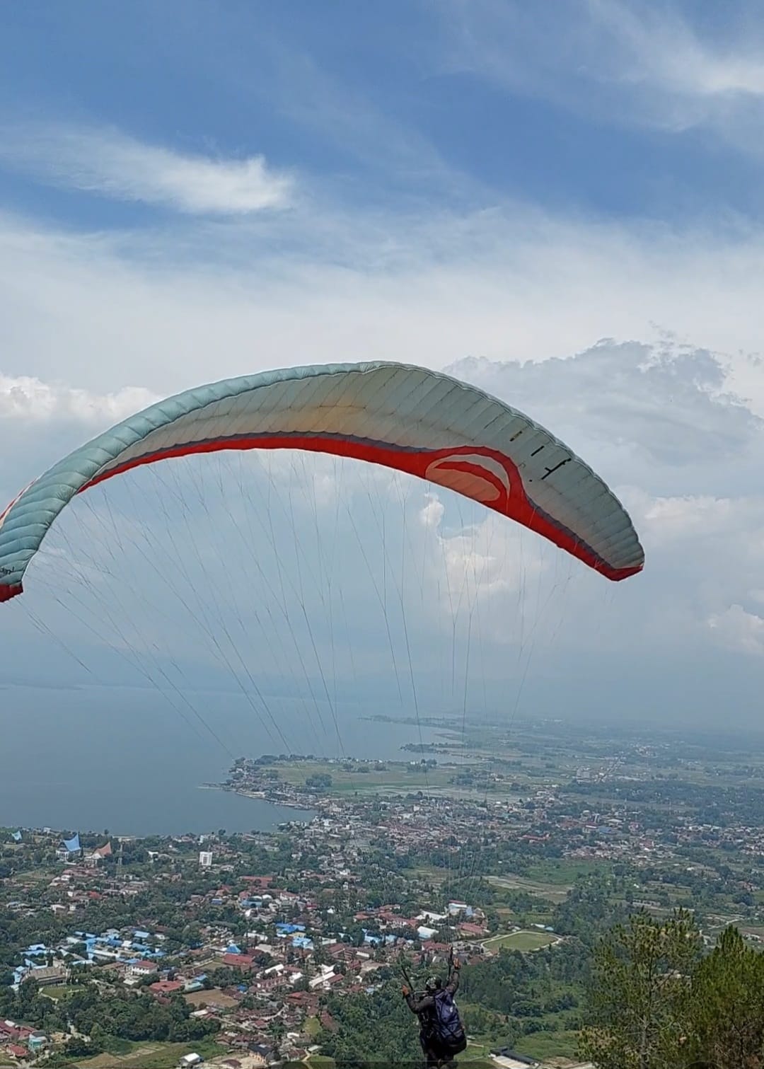 Toba Makin Keren, Kini Ada Landasan Take Off Paralayang Dan Gantole Di Sibodiala