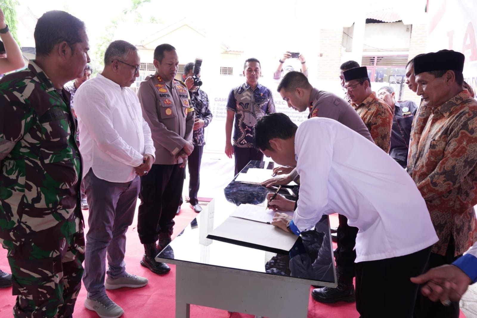 Asisten I Sekdakab Aceh Besar Launching Kampung Bebas Narkoba Di Lampisang Asisten I Sekdakab Aceh Besar Launching Kampung Bebas Narkoba Di Lampisang