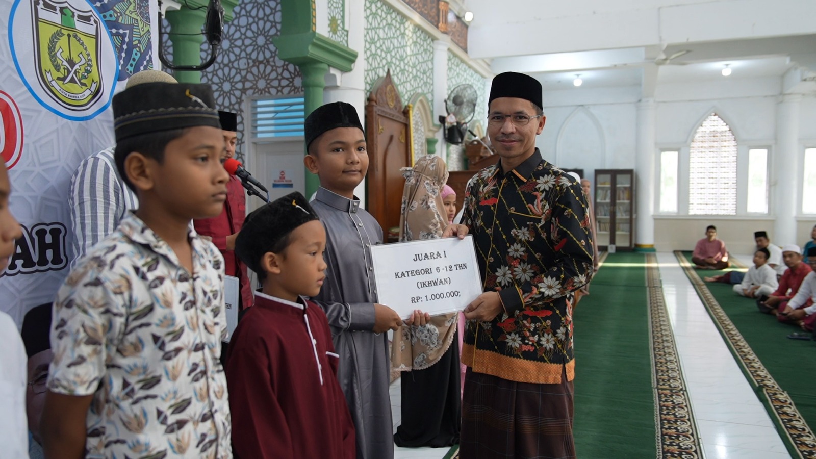 Ketua DPRK Tutup Kegiatan Anak Mulia Subuh Berjamaah 40 Hari Di Masjid