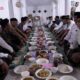 Sekda Aceh Besar Drs. Sulaimi M.Si bersama rombongan berbuka puasa bersama dengan masyarakat Lamkunyet di Masjid Babussalam, Gampong Lamkunyet, Kecamatan Darul Kamal, Aceh Besar, Senin (18/3). (Waspada/Ist)