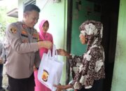 Kapolres Sabang Dan Ketua Bhayangkari Serahkan Bansos Keluarga Tak Mampu