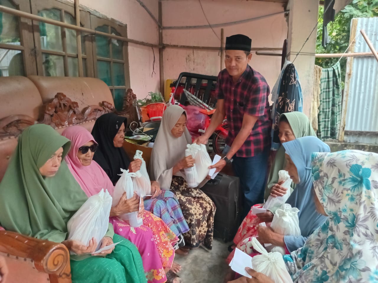 Pemuda Rekamas Ujung Tanah Abdya Bukber Santuni Yatim Duafa