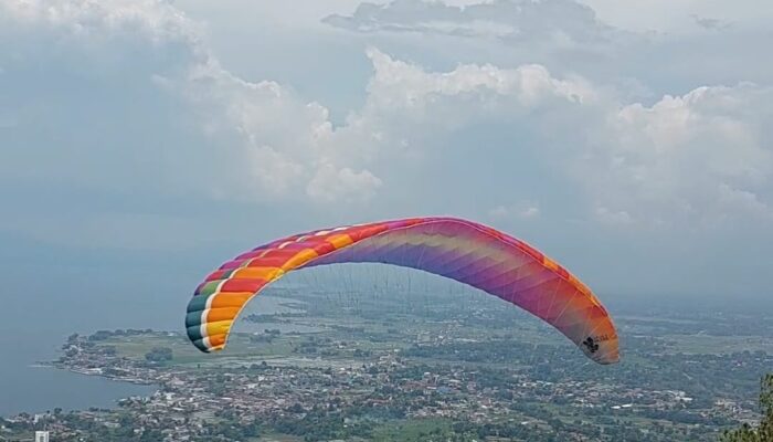 Toba Makin Keren, Kini Ada Landasan Take Off Paralayang Dan Gantole Di Sibodiala