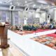 Sekdako Banda Aceh, Wahyudi, saat membuka acara Dialog Ramadan yang diikuti para ASN di lingkungan Pemko Banda Aceh. (Waspada/Zafrullah)